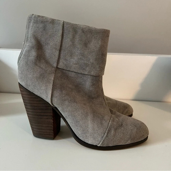 Rag  & Bone
Newbury Canvas Ankle Boot, Dark Gray size US 8.5 - Picture 1 of 13